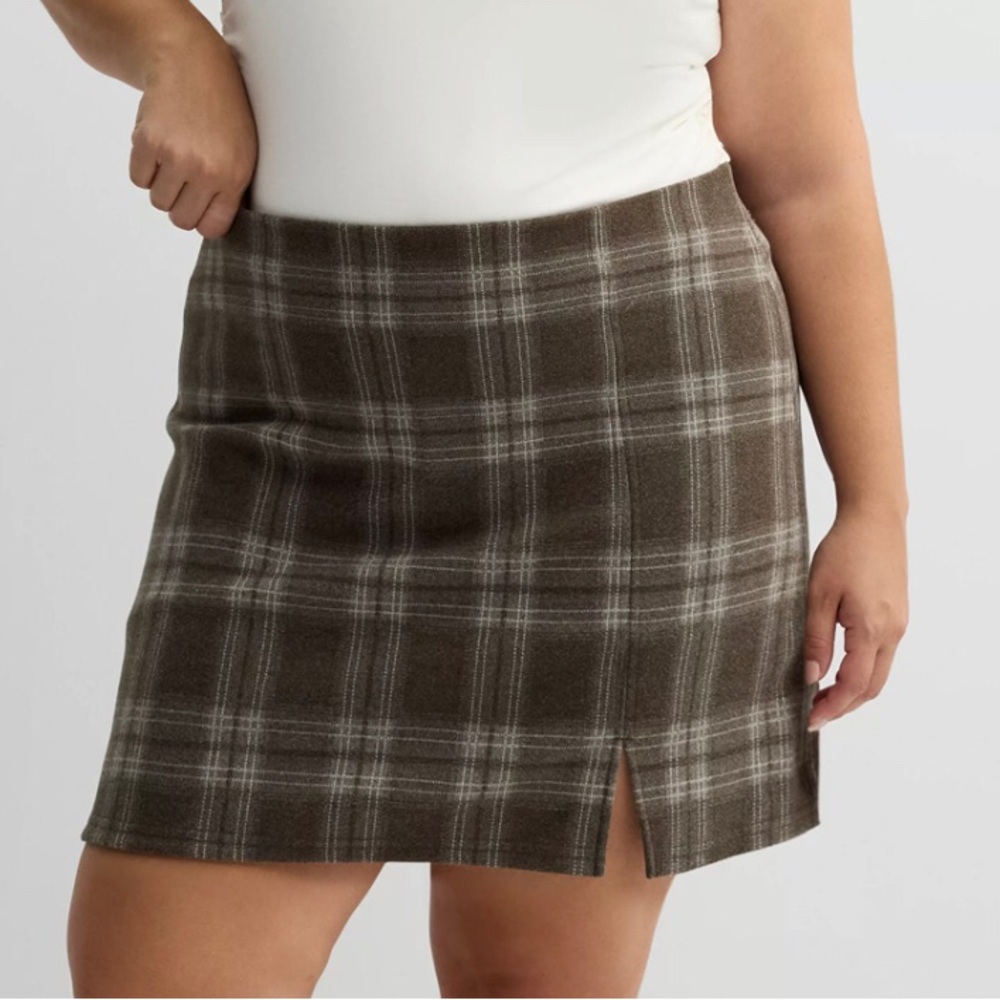 NEW‎ SO Grey Plaid Mini Skort. 1X
